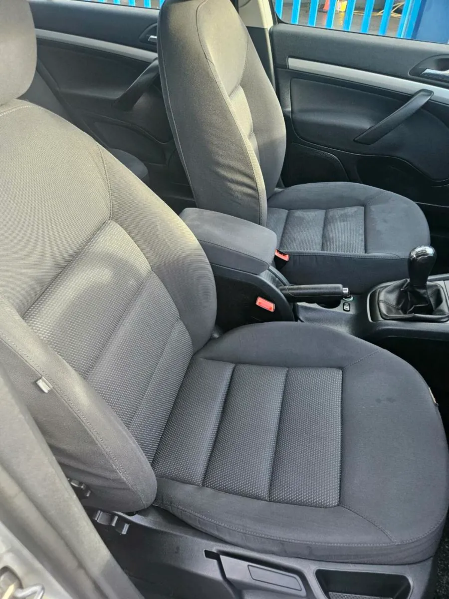 Skoda octavia manual petrol - Image 3