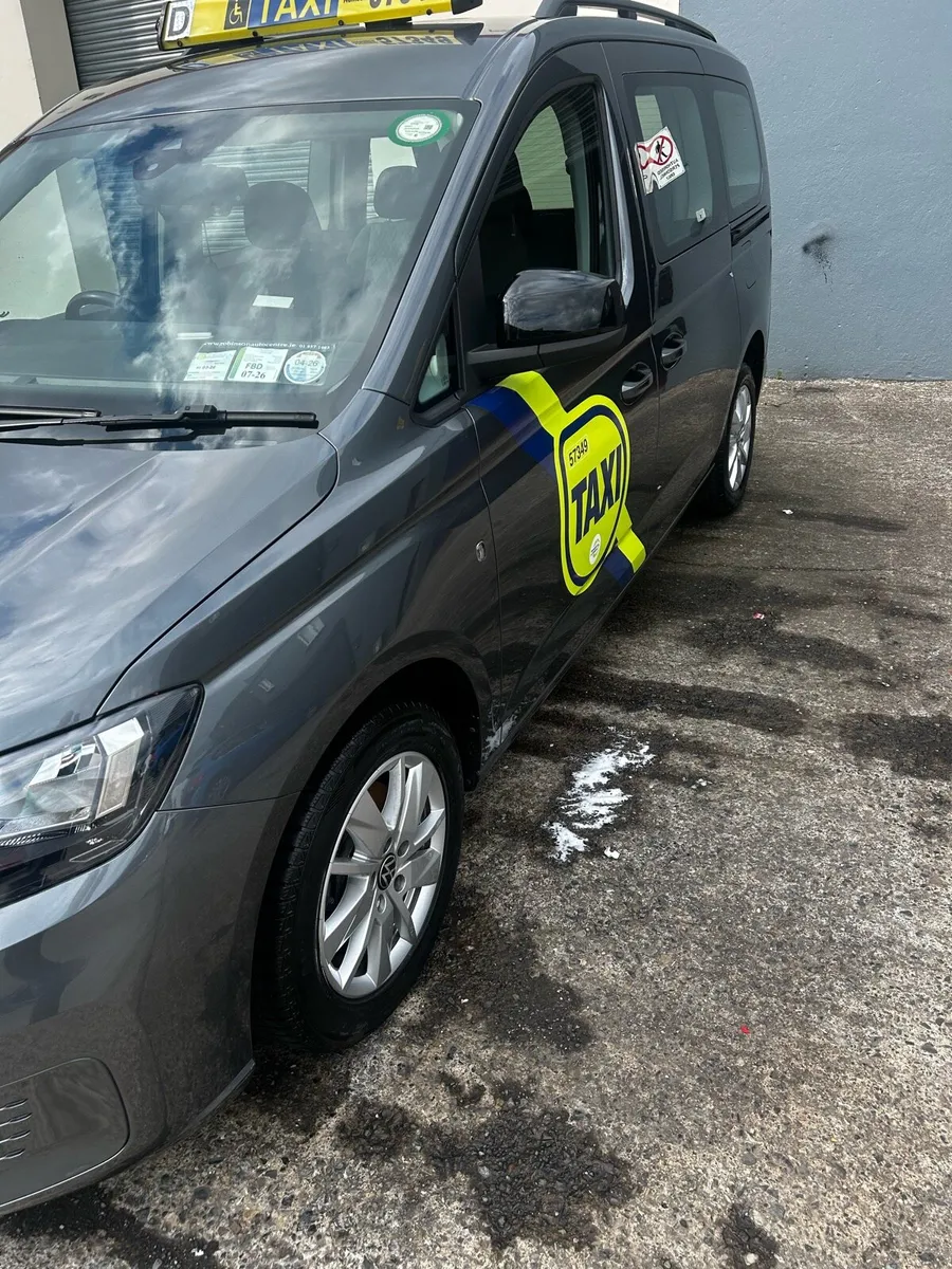 Taxi rental Vw caddy long Term 231 D auto - Image 2