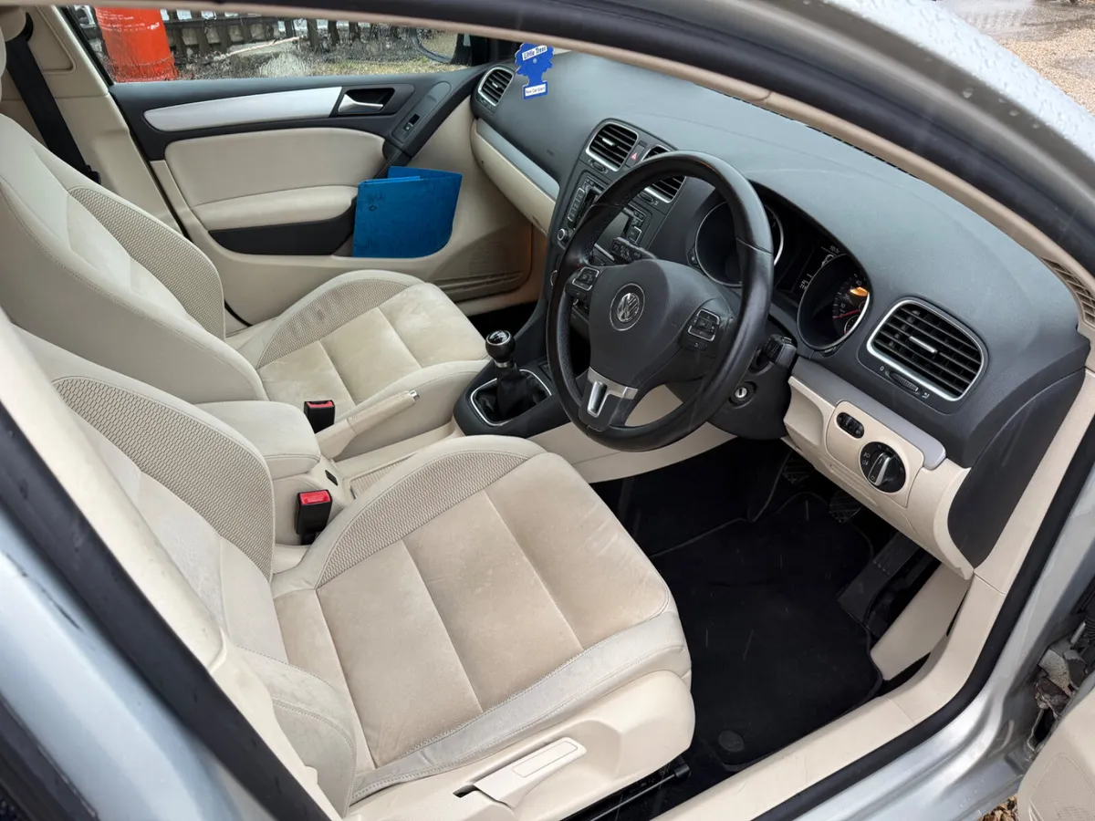 VOLKSWAGEN GOLF  2012 - 1.2 TSi - MANUAL - Image 3