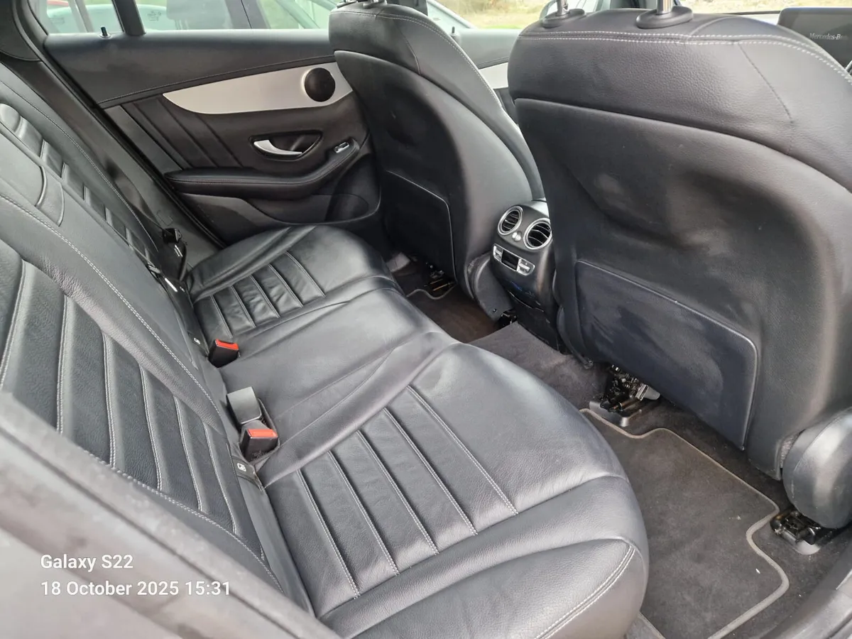 2022 Mercedes-Benz GLC AMG PREMIUM 300de - Image 4