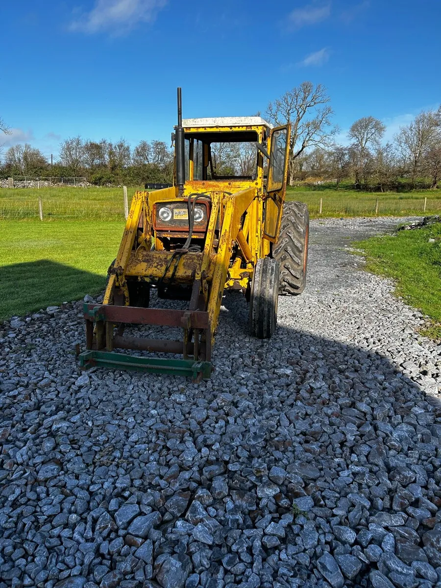 Mf 50 tractor with loader - Image 4