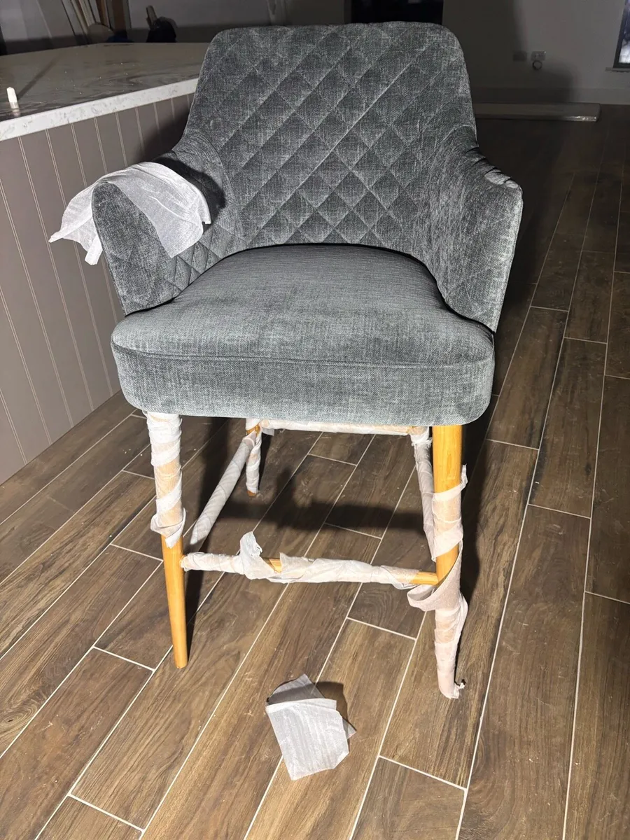 4 high stools & 5 matching dinning chairs - Image 2