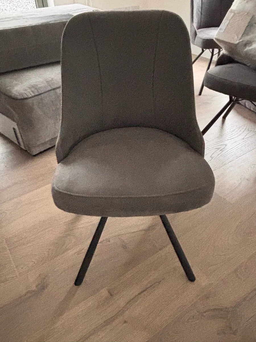 4 high stools & 5 matching dinning chairs - Image 4