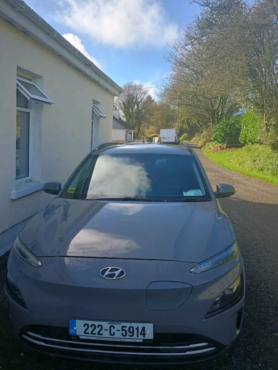 2022 Hyundai Kona EV Premium 64 kw - Image 1