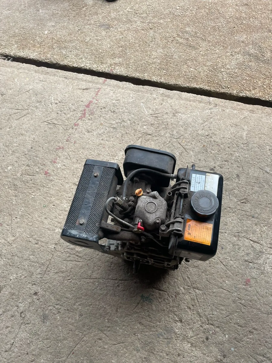 Selection of one cylinder key start engines - Image 1