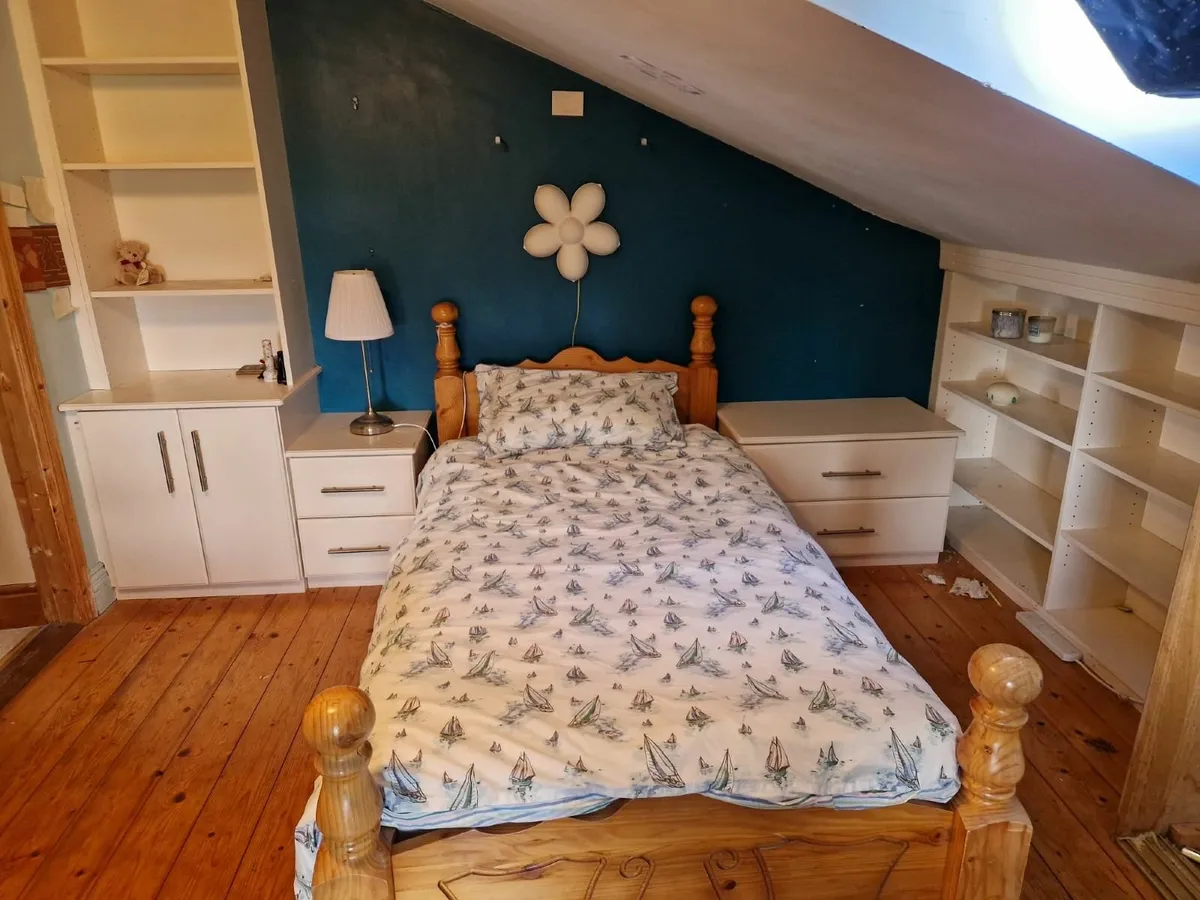 Bed - Image 1