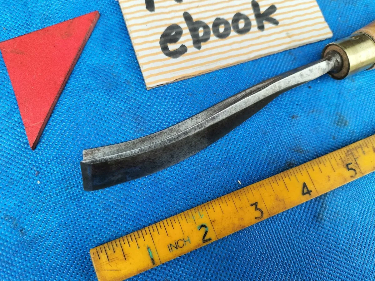 Carvers 16mm V Chisel - Image 2