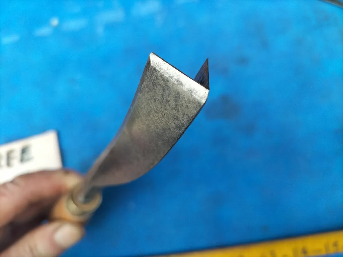 Carvers 16mm V Chisel - Image 4