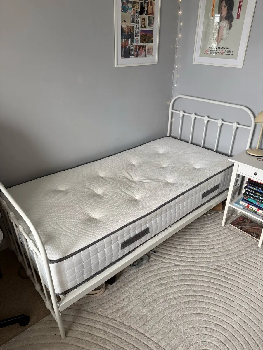 Bed frame + Mattress - Image 3