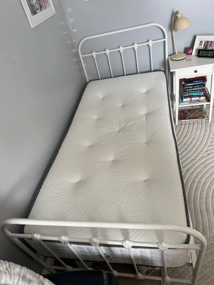 Bed frame + Mattress - Image 4