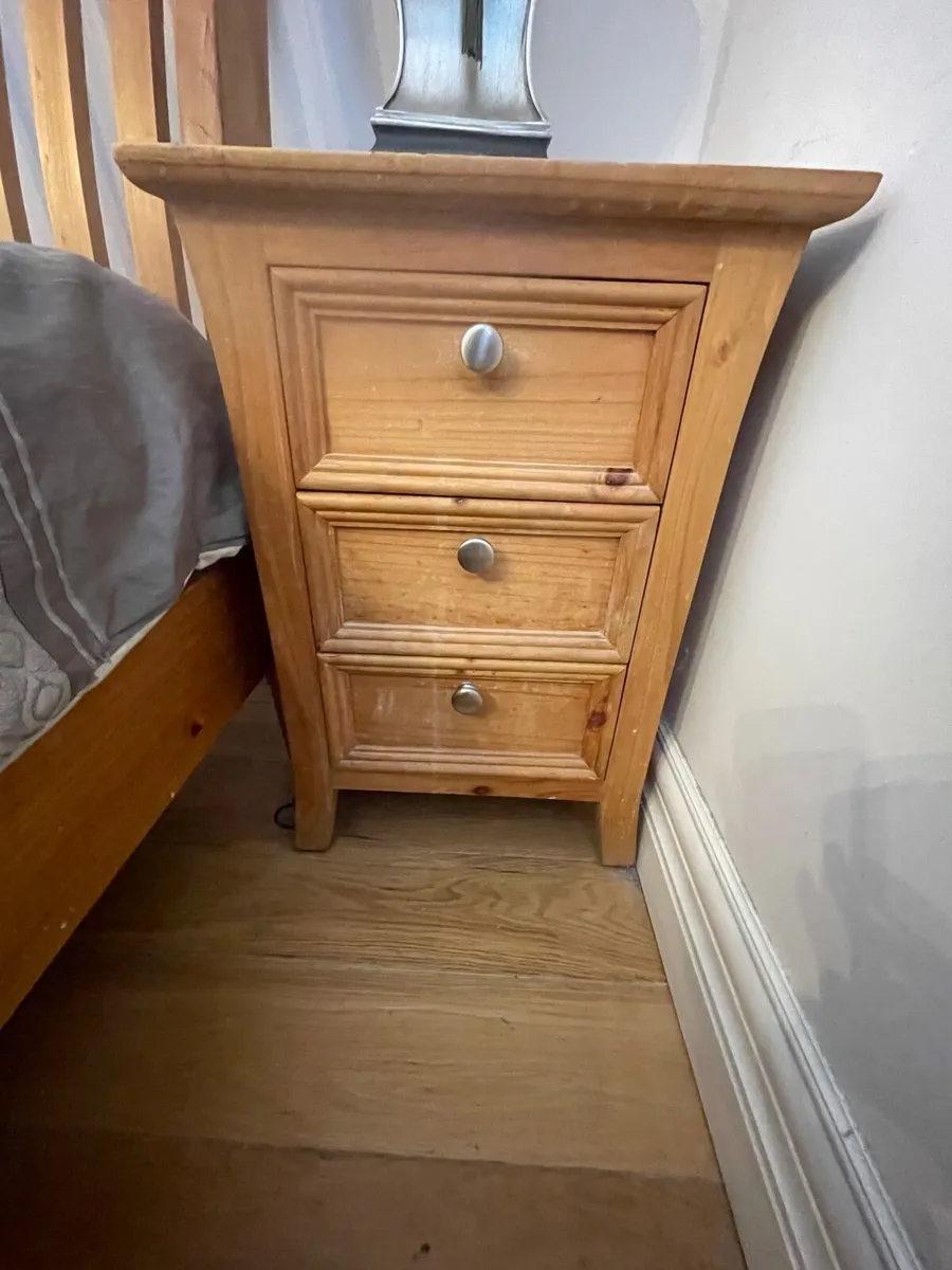 Bed & light & bedside table - Image 1