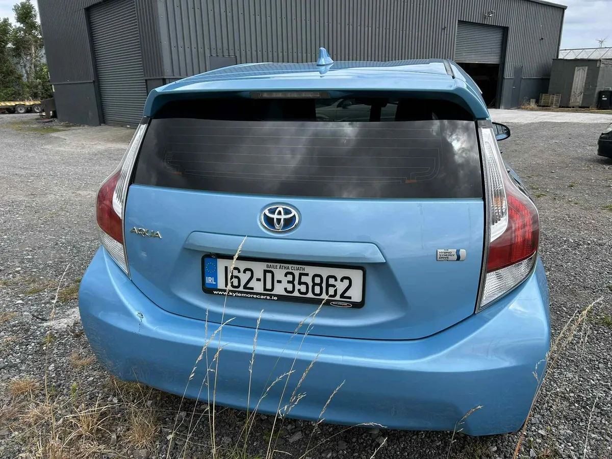 Toyota Aqua Sefl Charging 2016 - Image 2