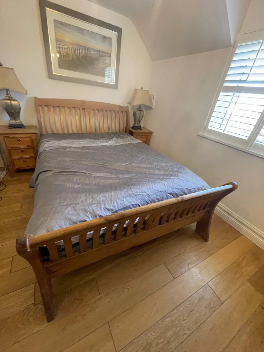 Bed & light & bedside table - Image 3