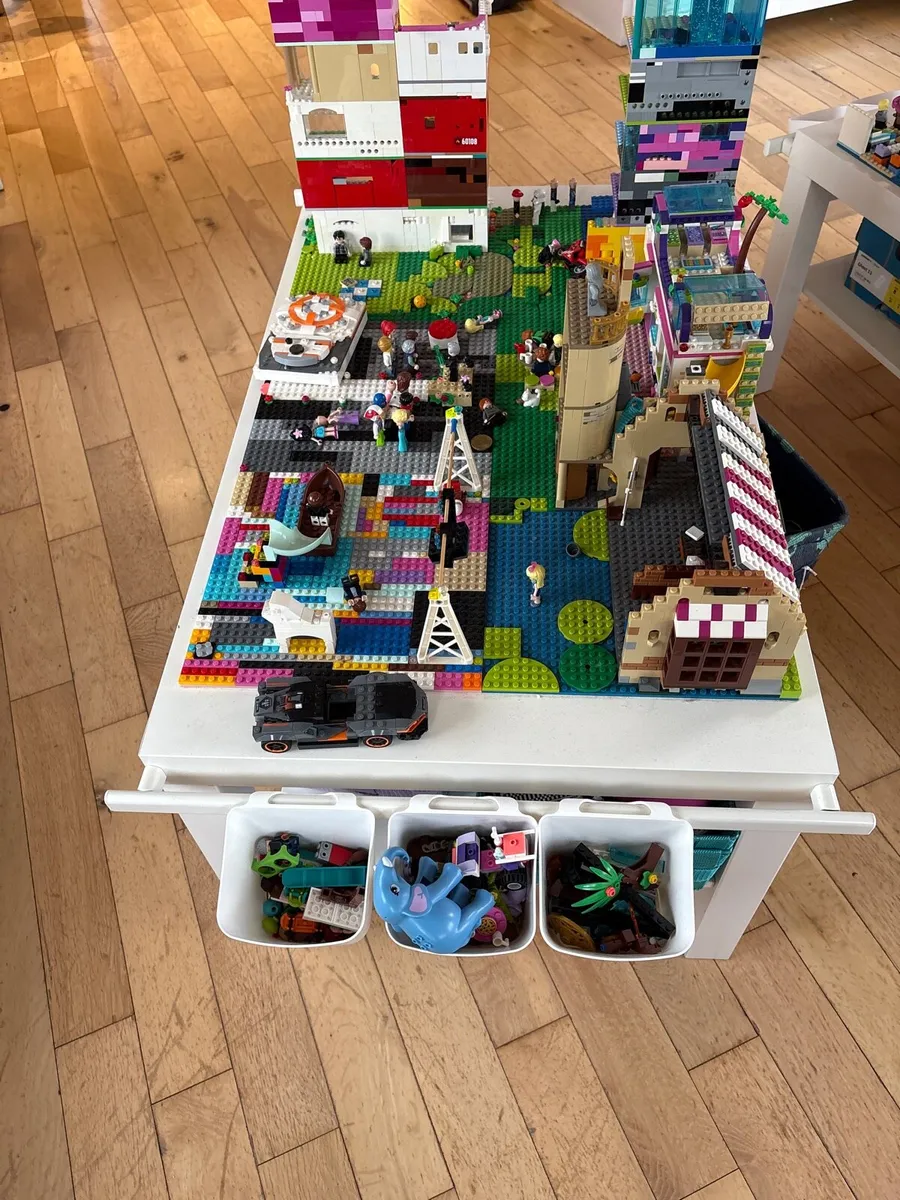 Lego table - Image 2