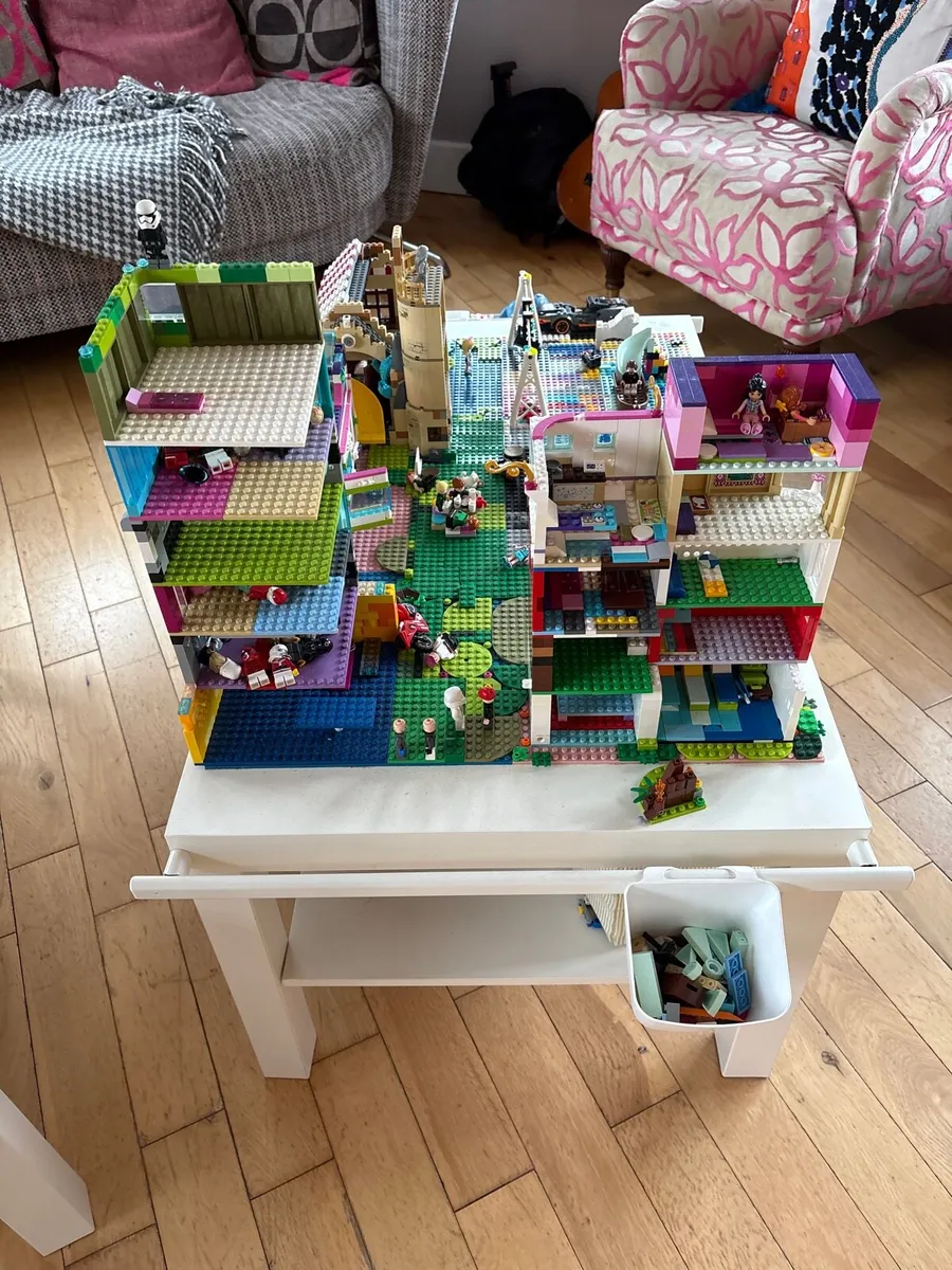 Lego table - Image 3