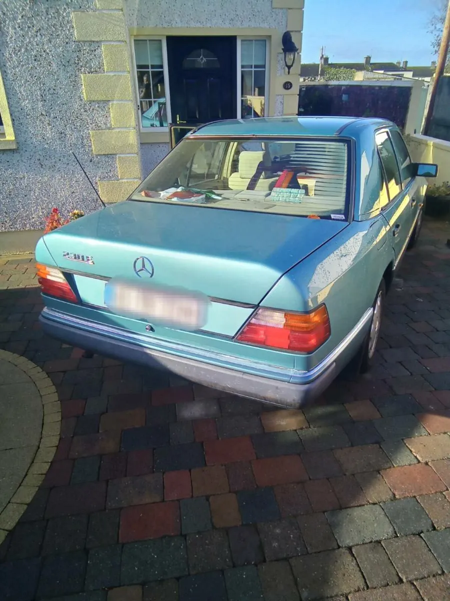 Mercedes Benz 230E - Image 2