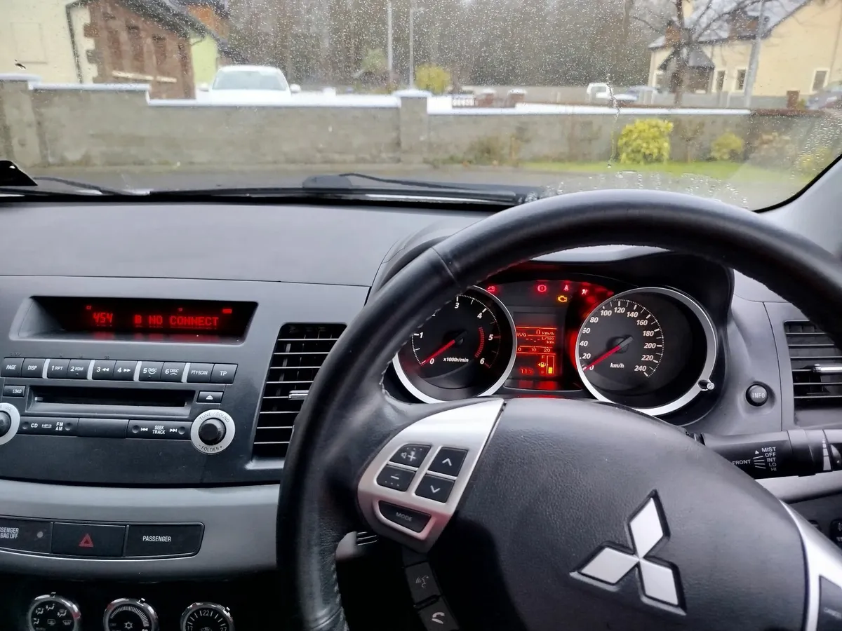 Mitsubishi Lancer 2013 - Image 2