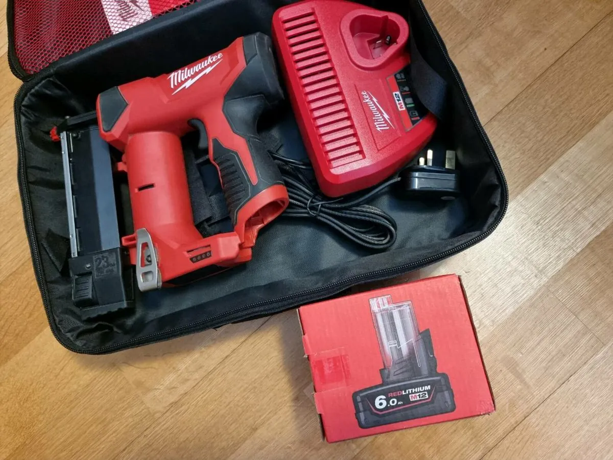 Milwaukee M12 23 Gauge Pin Nail Gun Kit 6.0Ah - Image 2
