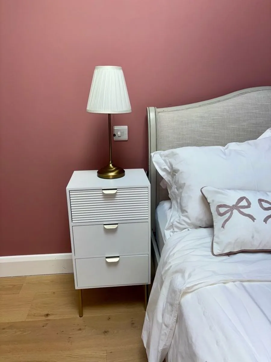 Bedside lockers  x 2 - Image 1