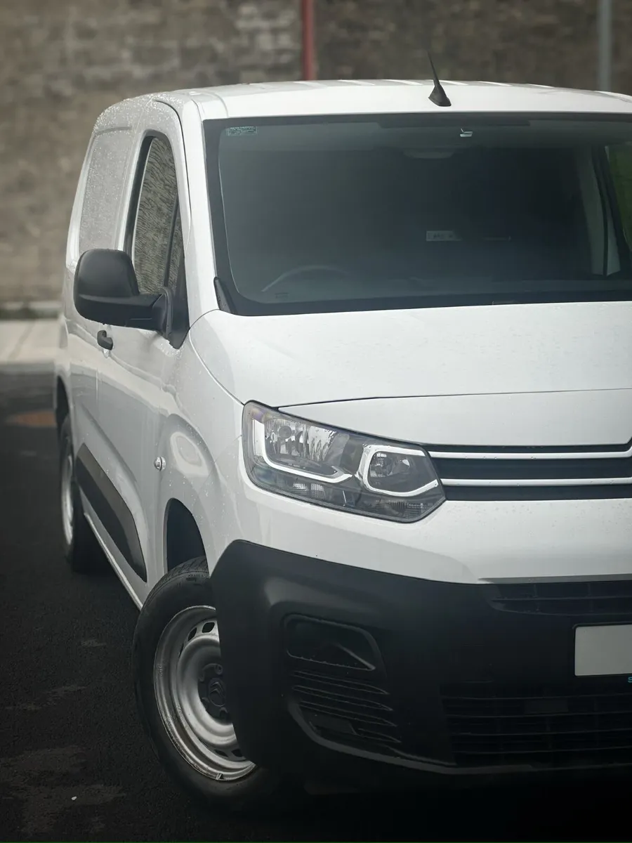 Citroen Berlingo 2021 - Image 2