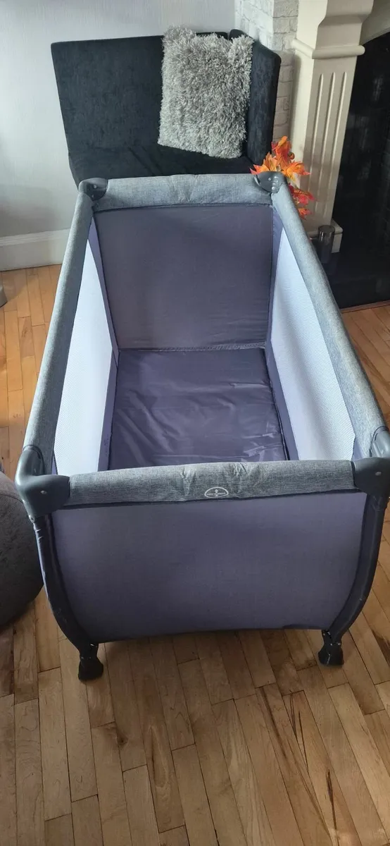 Travel cot - Image 3