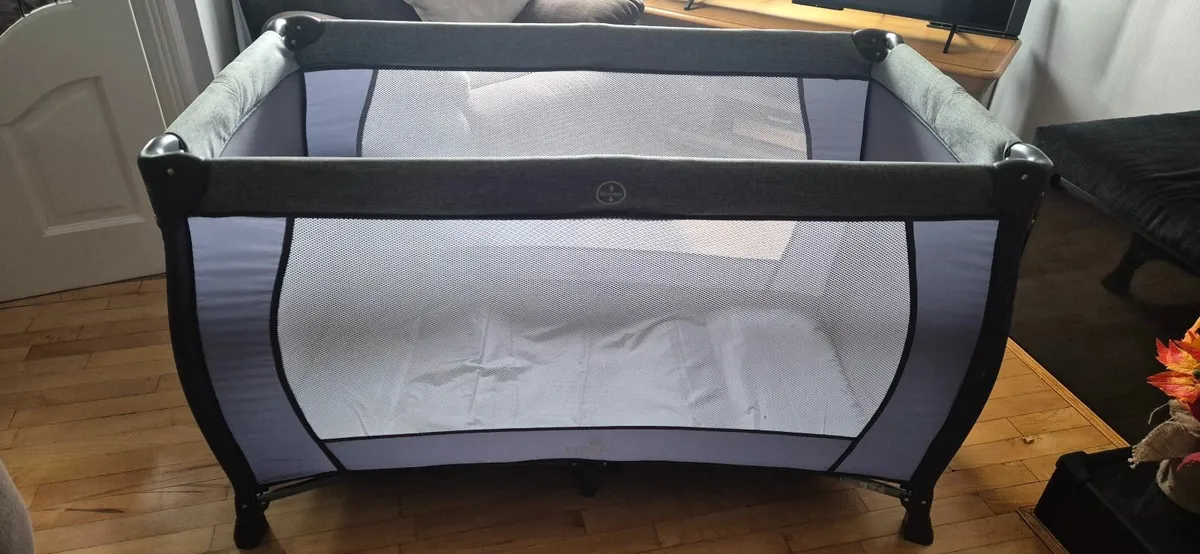 Travel cot - Image 1