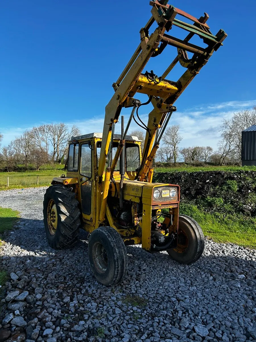 Mf 50 tractor with loader - Image 1