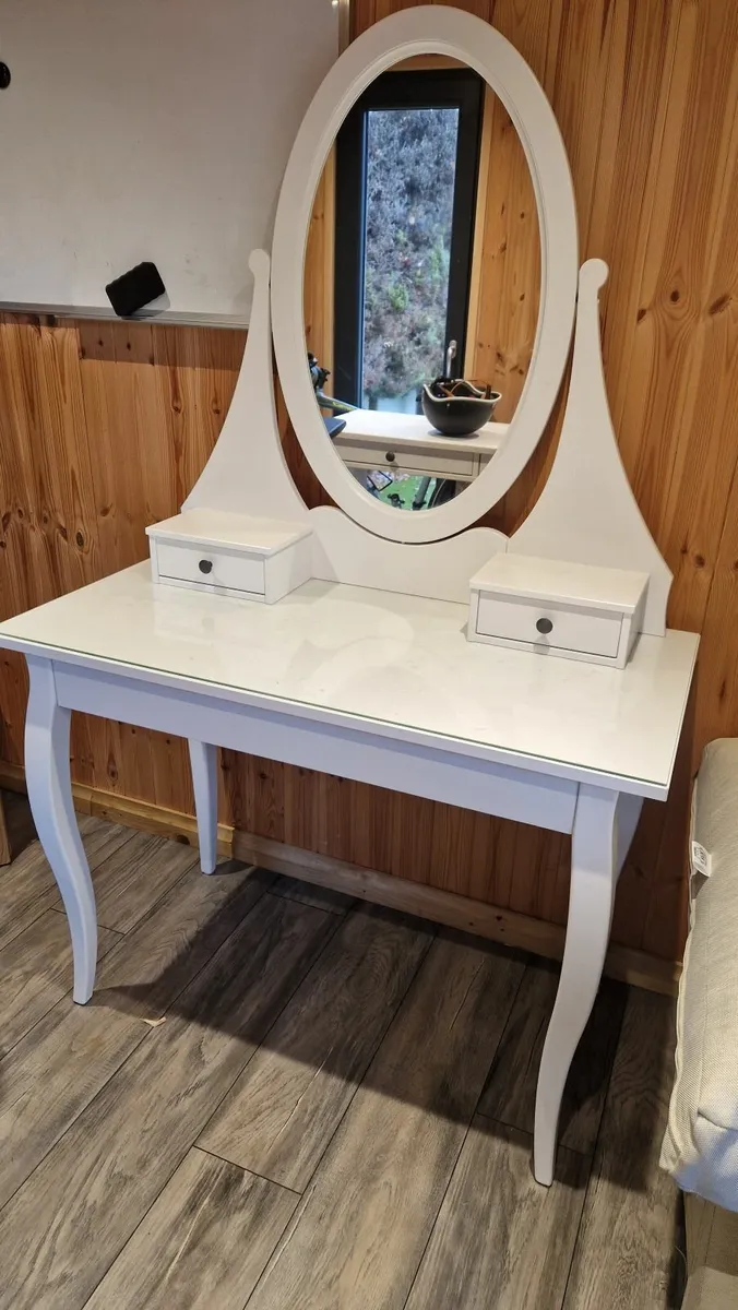 Dressing table with Mirror - Image 1