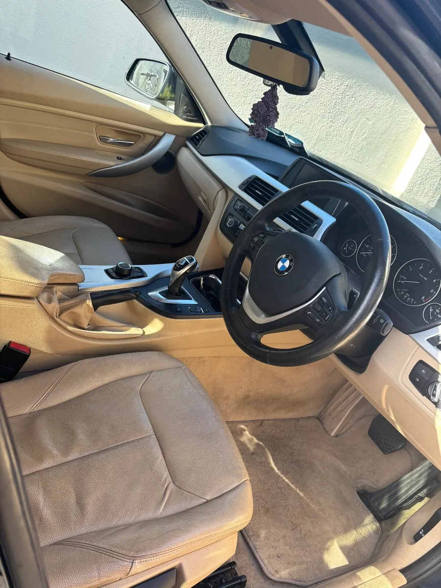 BMW 3-Series 2012 - Image 4