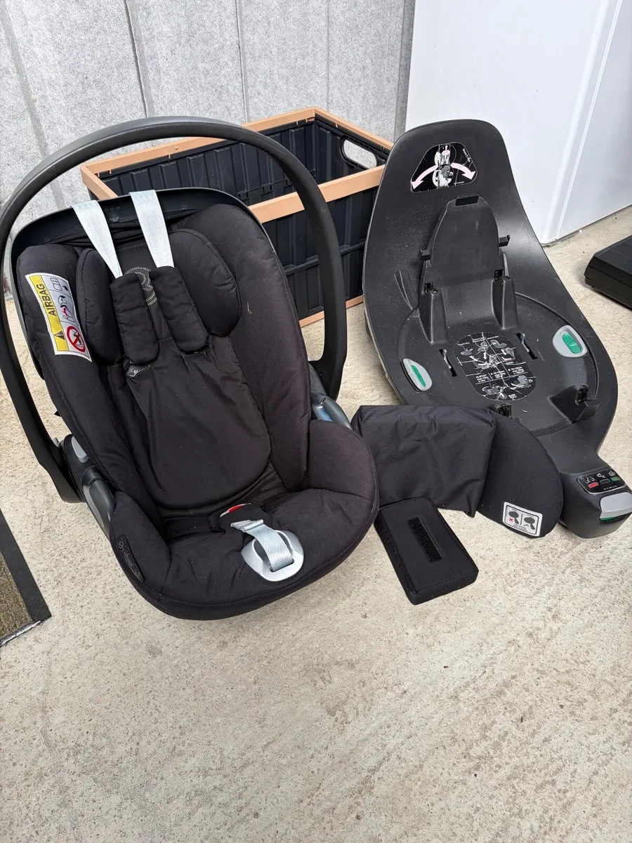 Cybex Cloud Z car seat and base - Image 1