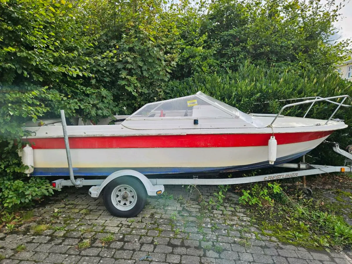 17ft Speedboat with trailer - Image 2