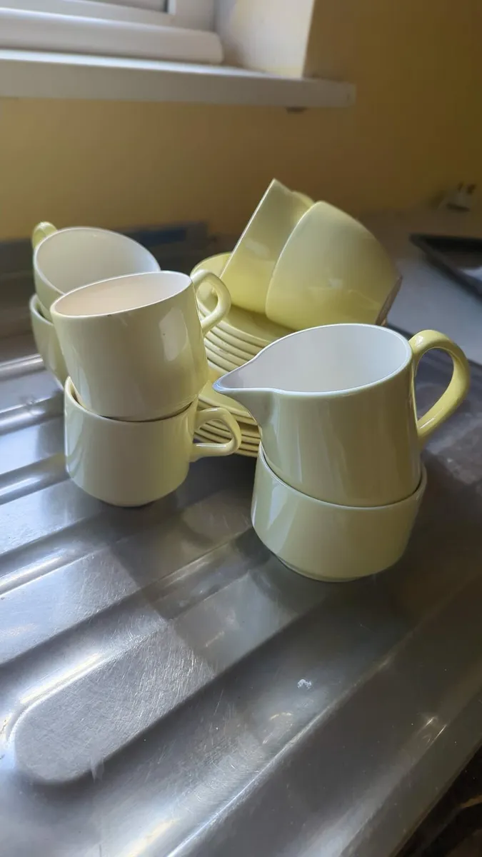 Carrigaline Pottery set - Image 2