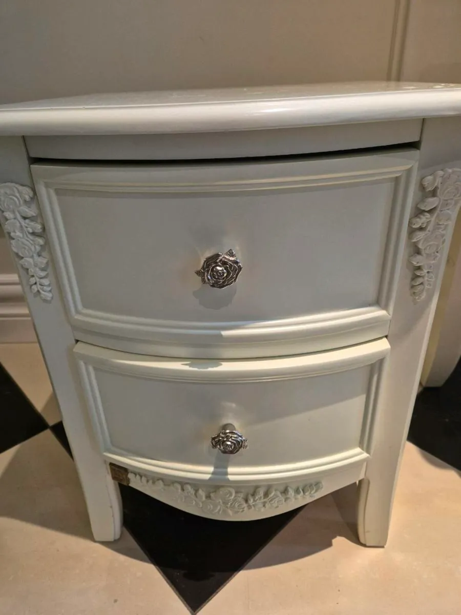 Dressing table & locker - Image 4