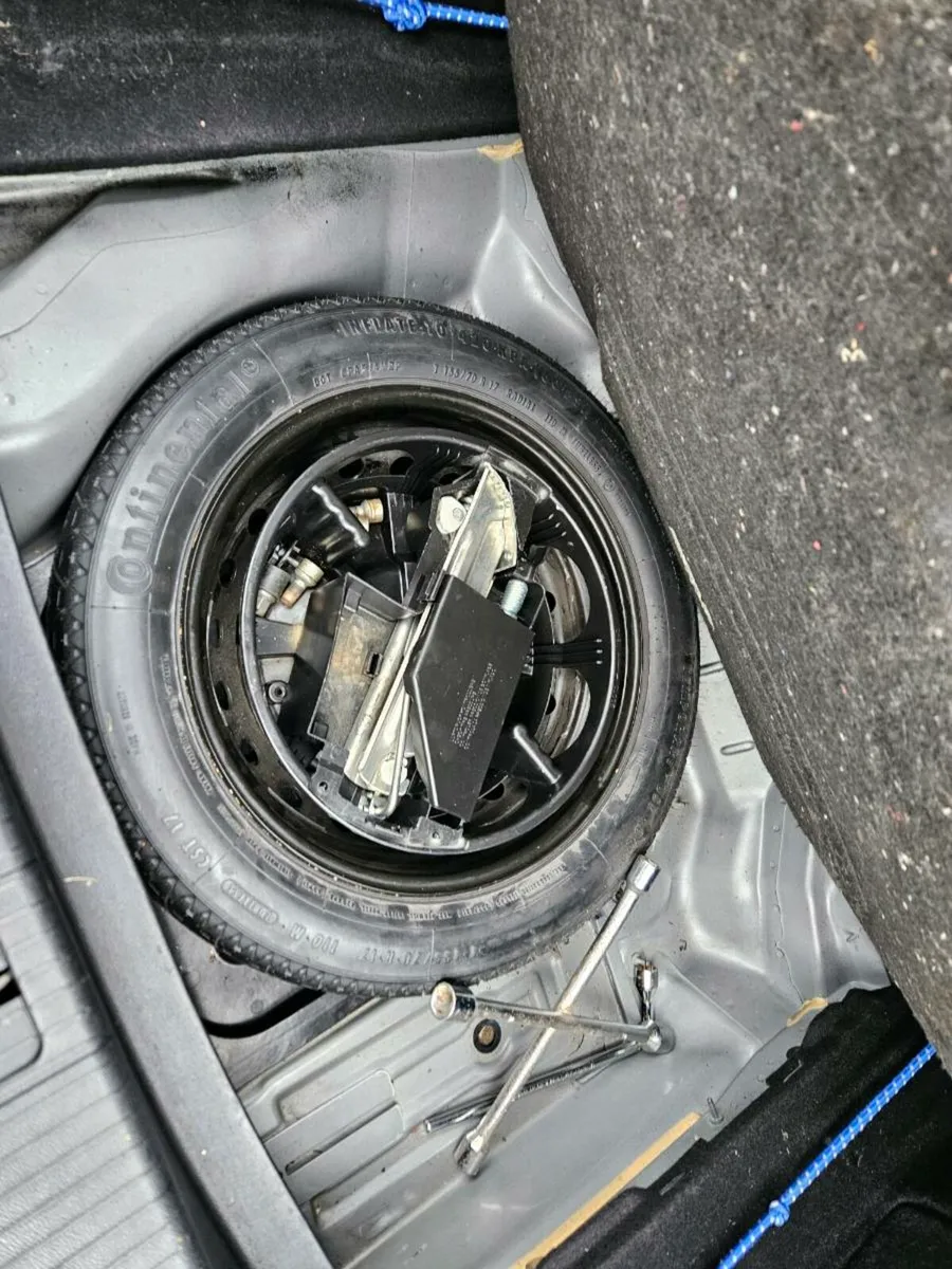 2011 Mercedes E 220 CDI - Image 3