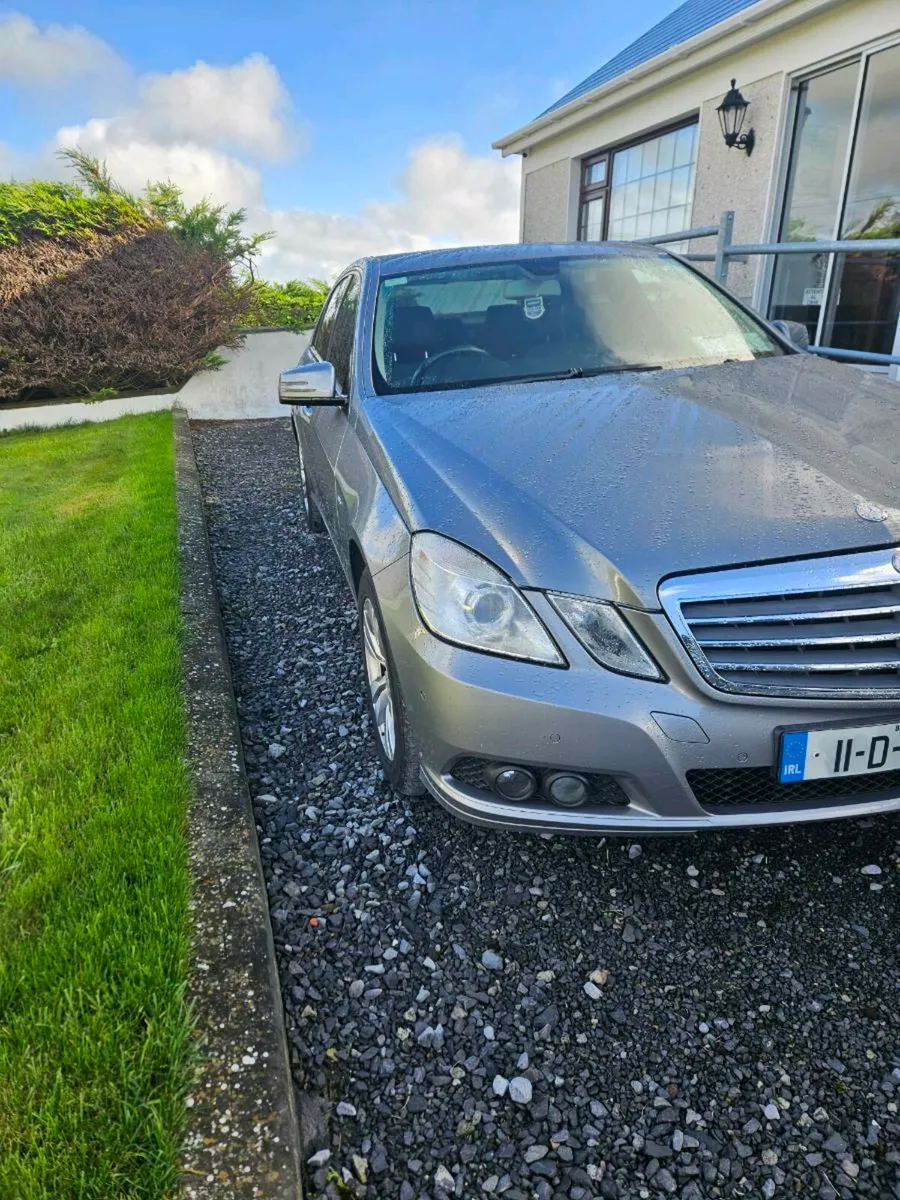 2011 Mercedes E 220 CDI - Image 1