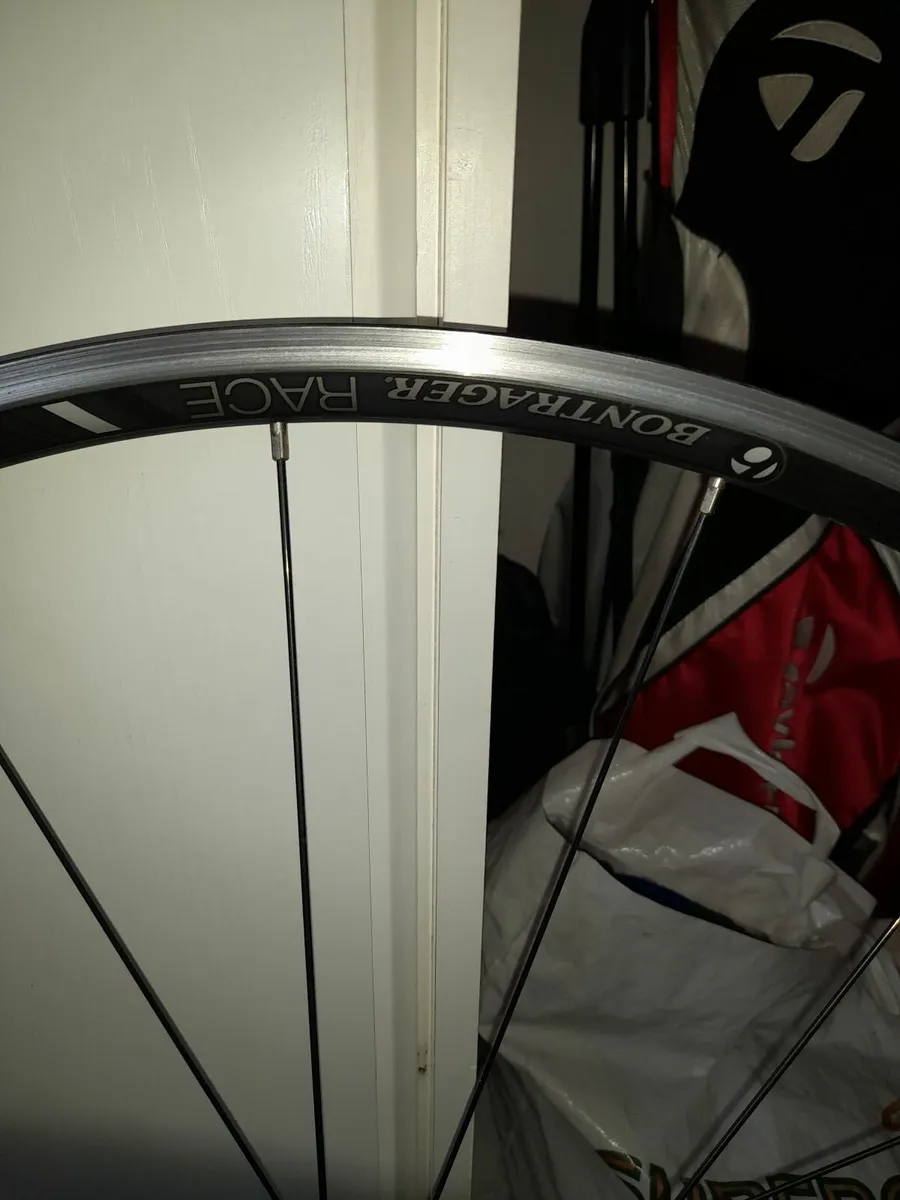 Bike rim and tyres - Image 4