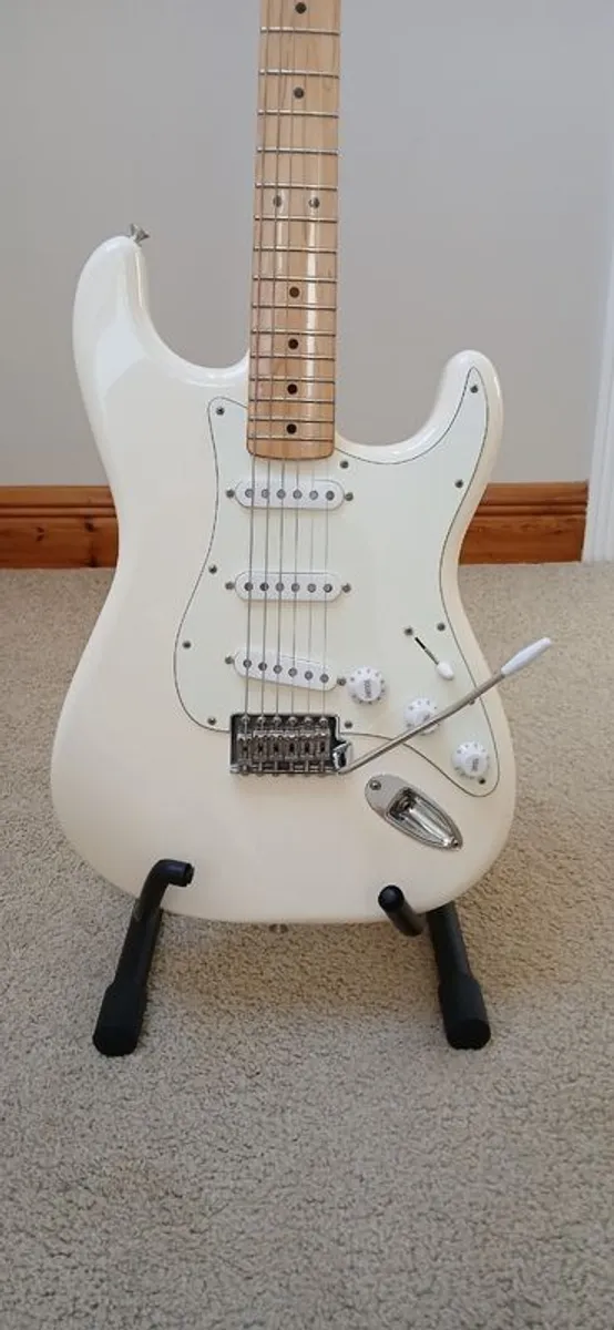 Fender Stratocaster 2017 - Image 1