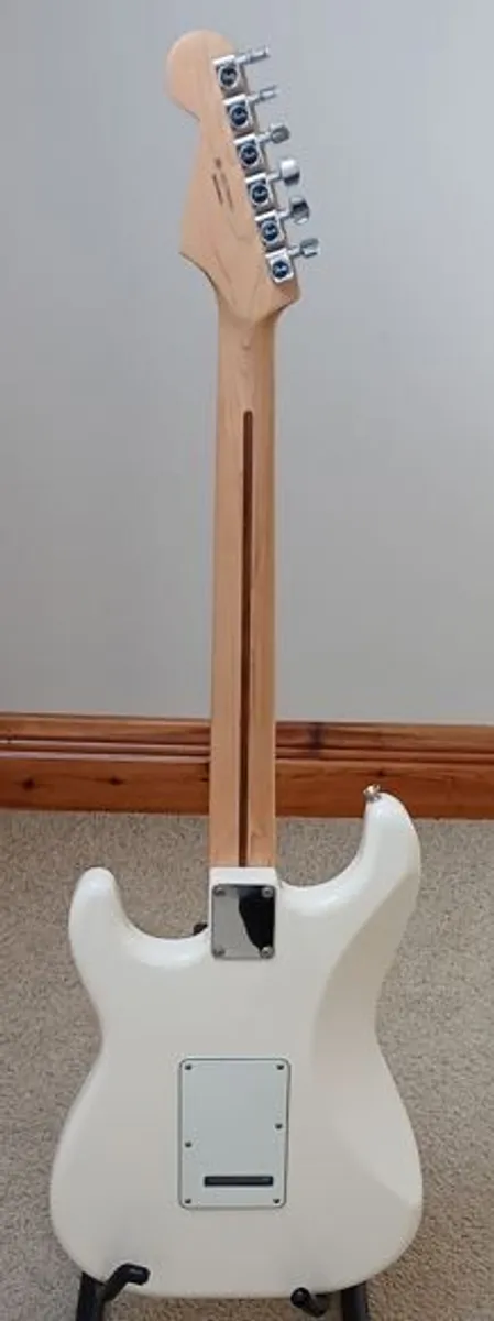 Fender Stratocaster 2017 - Image 3