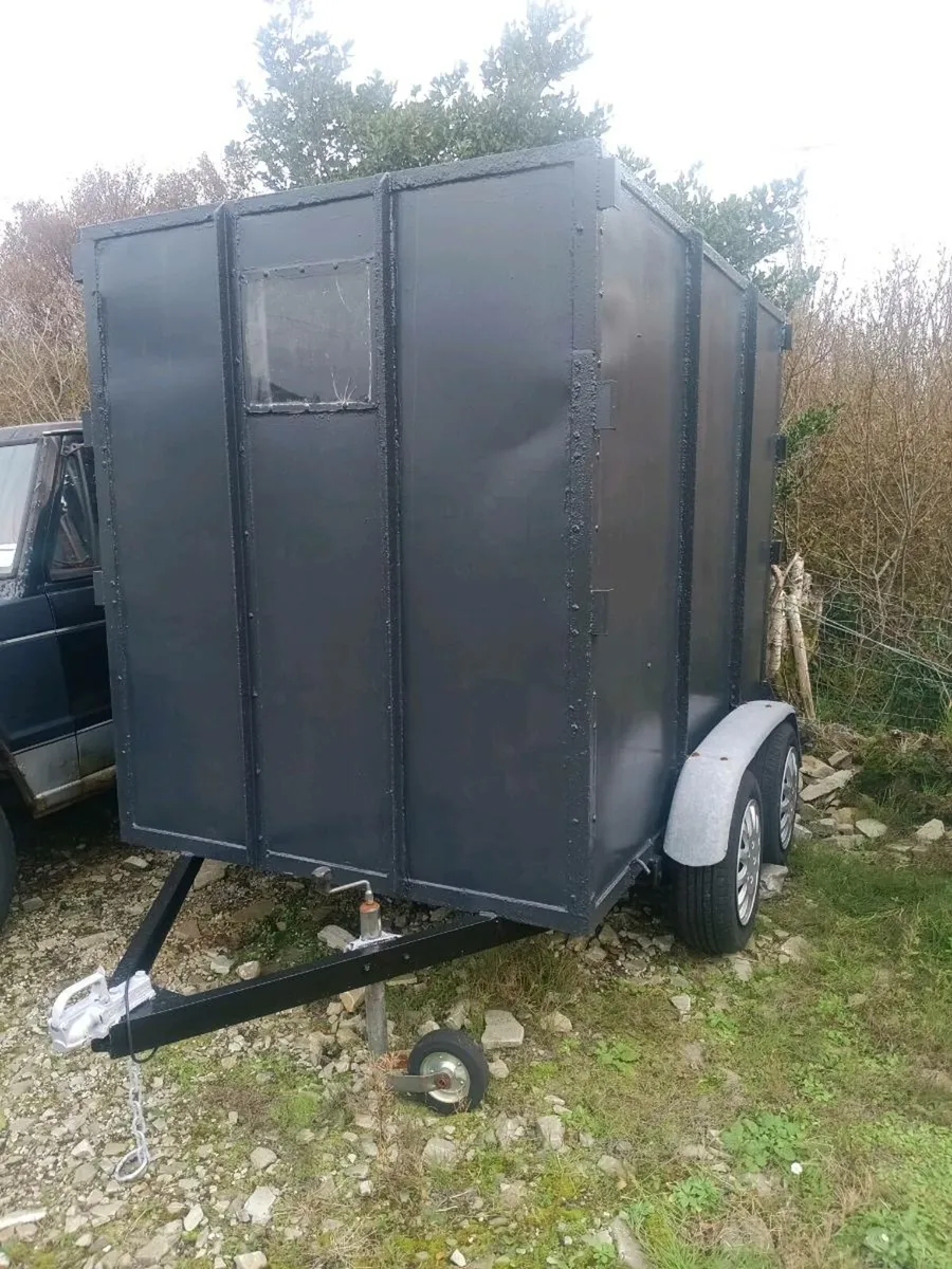 Closed in box trailer - Image 1