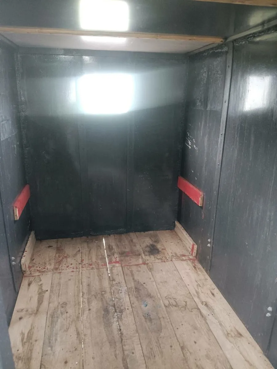 Closed in box trailer - Image 3