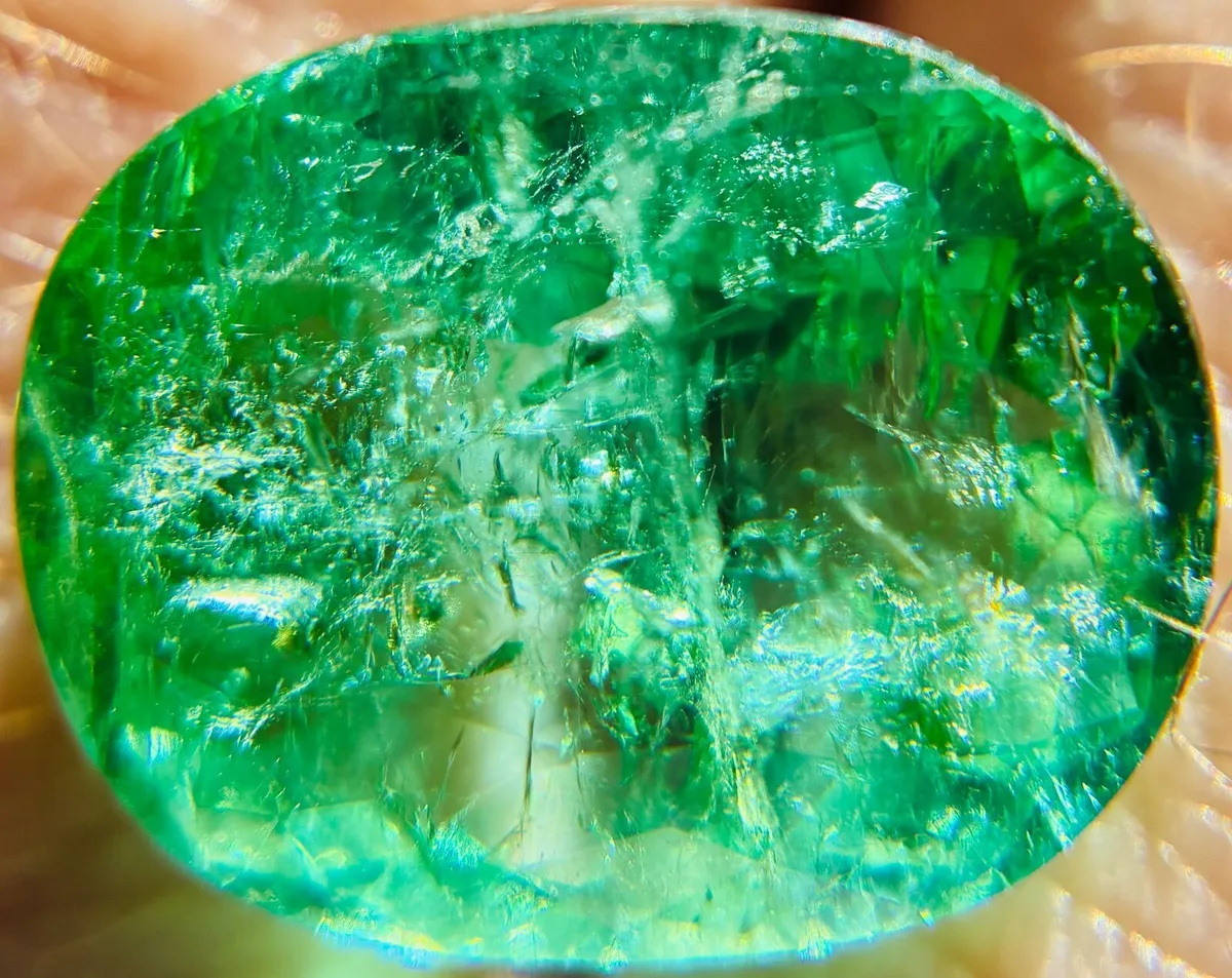 Vivid Green Paraiba Tourmaline 7.32 ct - Image 3