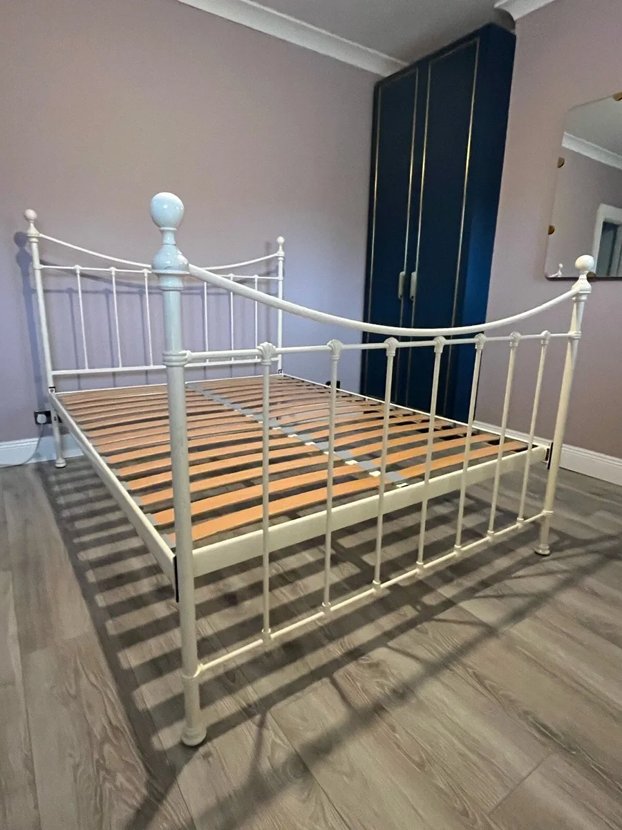 King size cream metal frame bed - Image 1