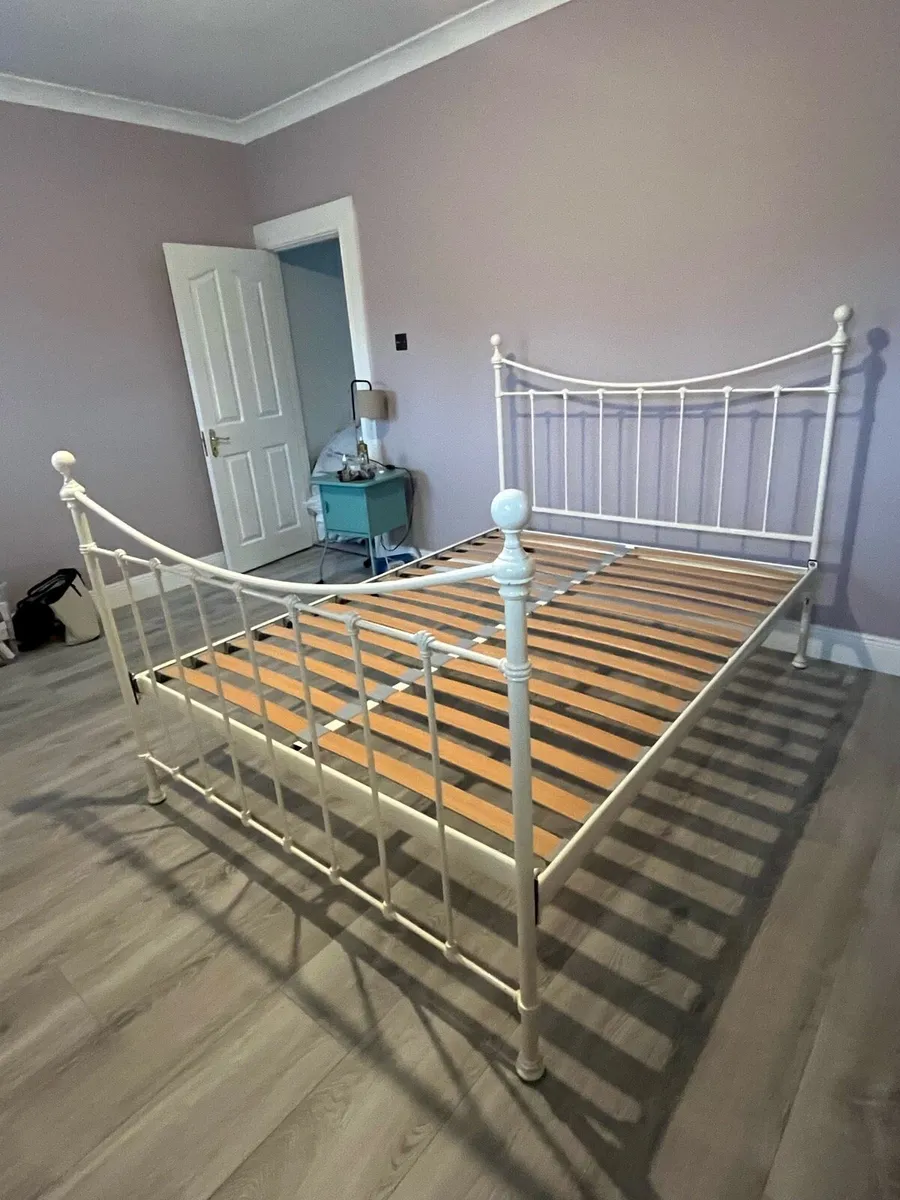 King size cream metal frame bed - Image 3
