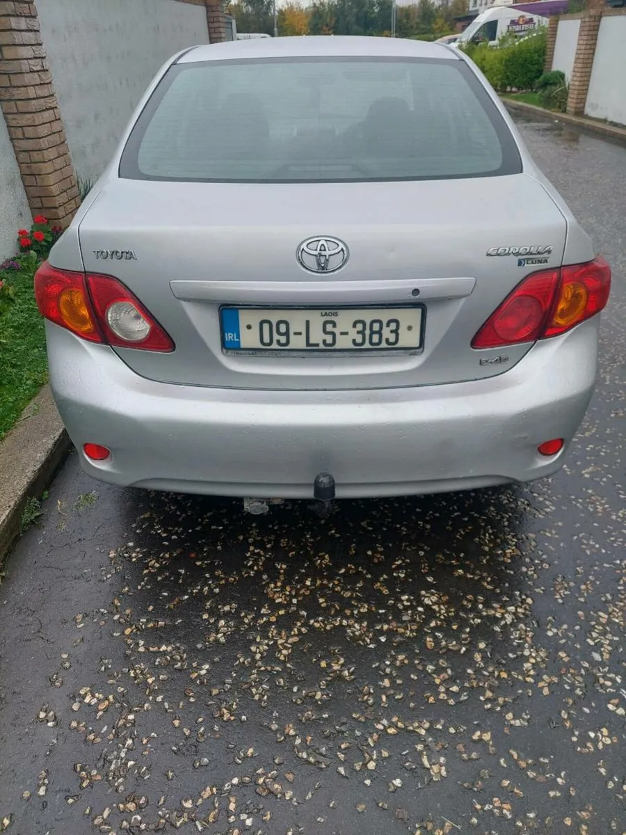 09 Toyota Corolla - Image 3