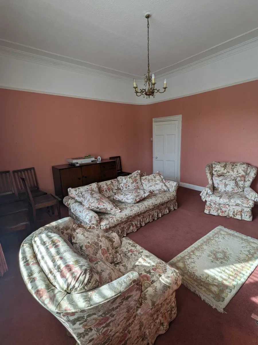 Three Piece Suite - Image 1