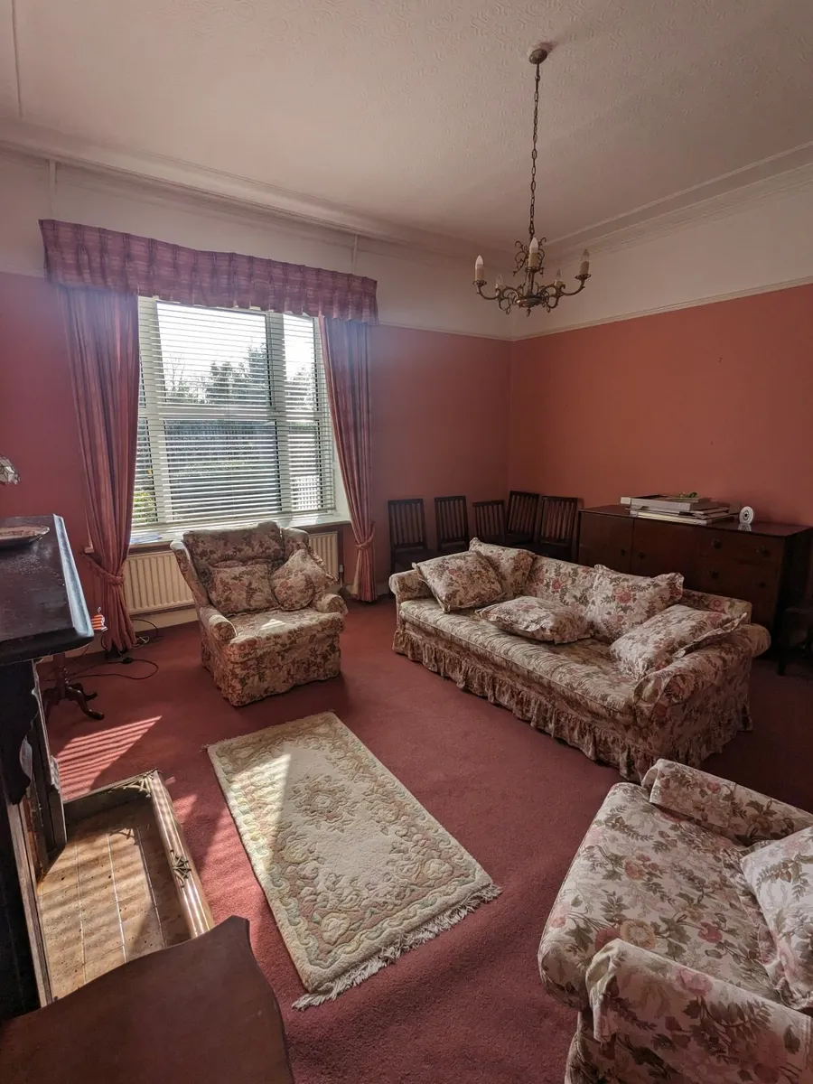 Three Piece Suite - Image 2