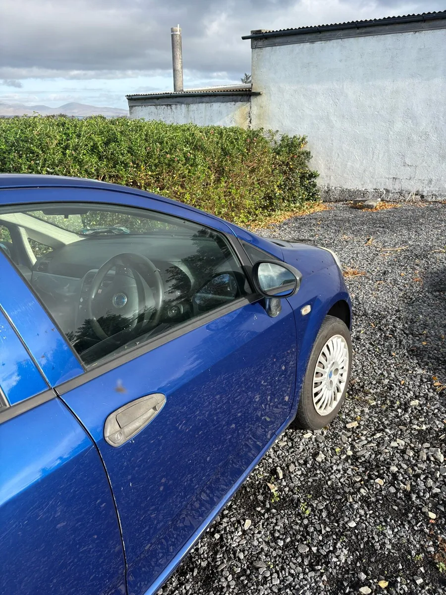Car - Image 2