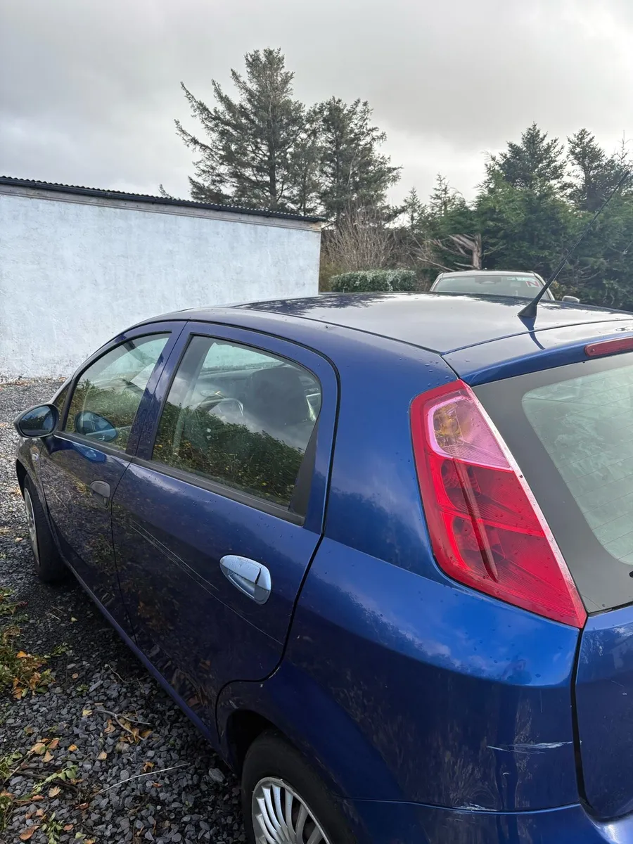 Car - Image 3