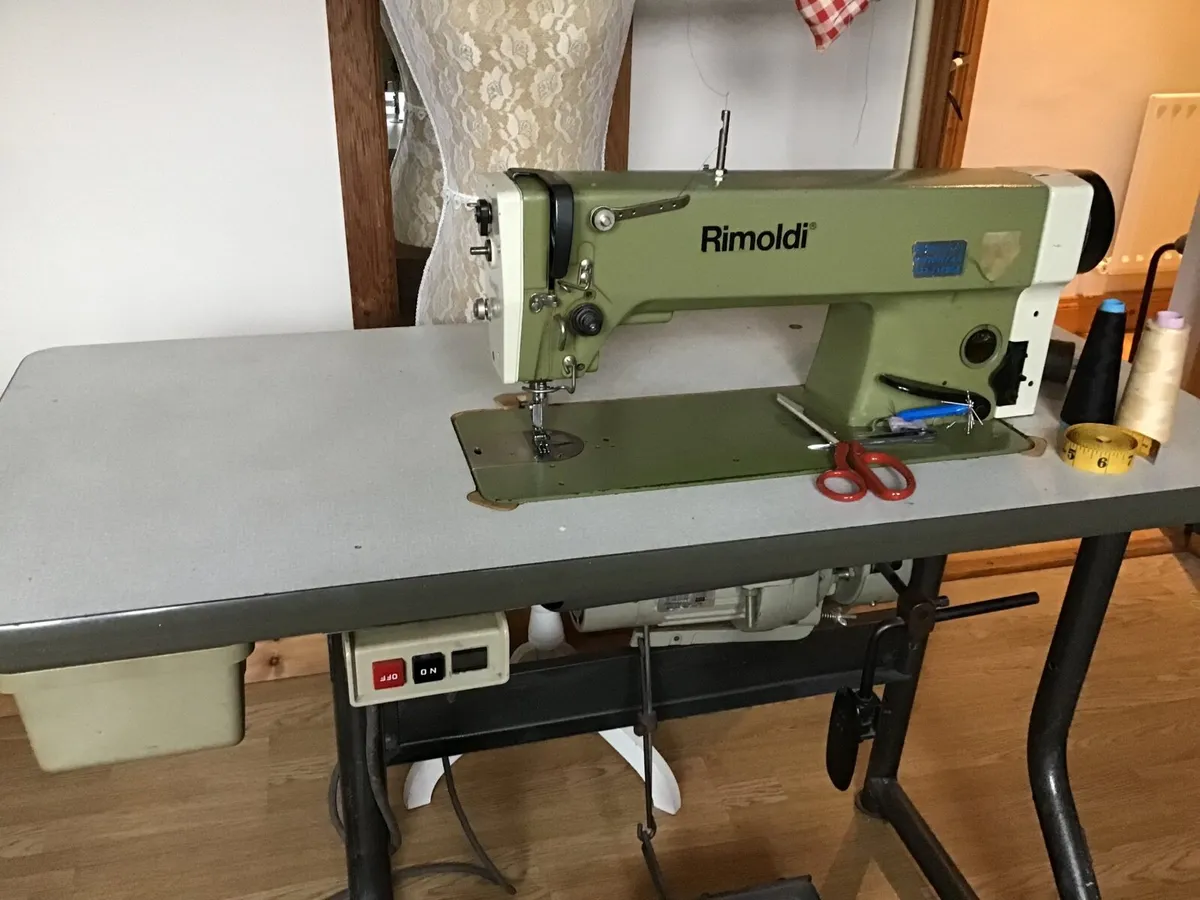 sewing machine - Image 1