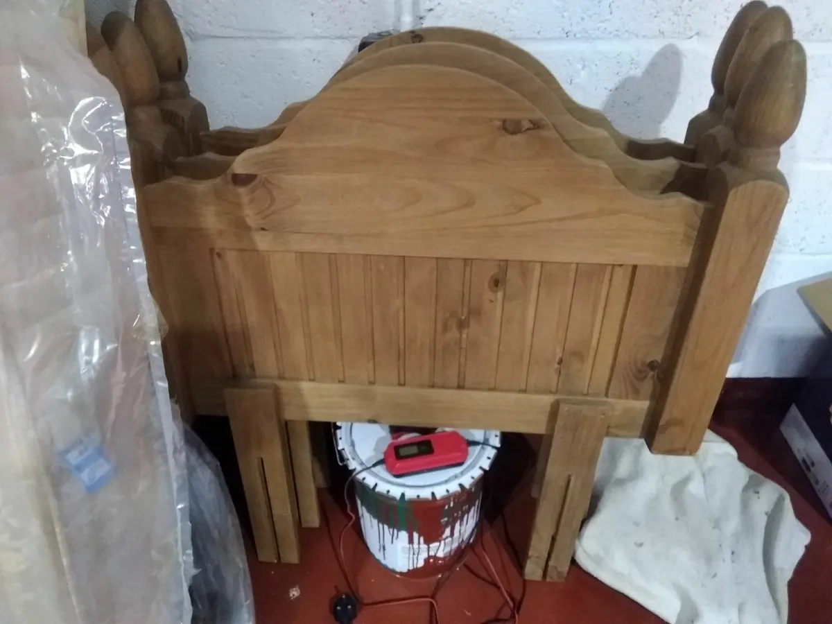 Single bed bases 3, with headboards. 1 mattress. - Image 4